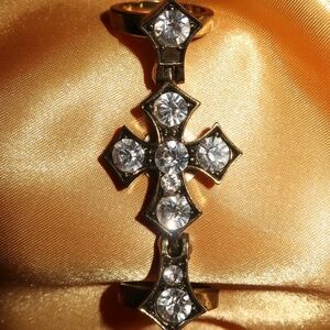 Cross rhinestone joint ring!